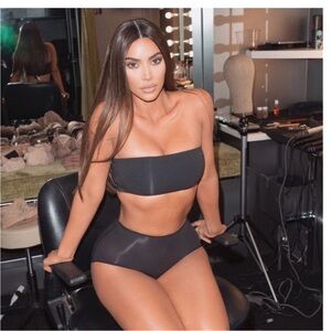 skims onyx fits everybody bandeau COLOR BLACK SIZE‎ M NWT